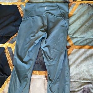 Lululemon 🍋 Train Times Crop sz 6 light blue